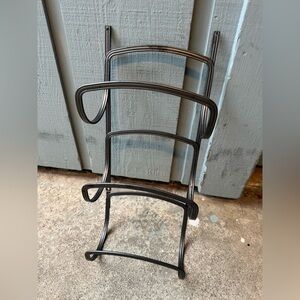 Metal Wall-Mounted Towel Rack